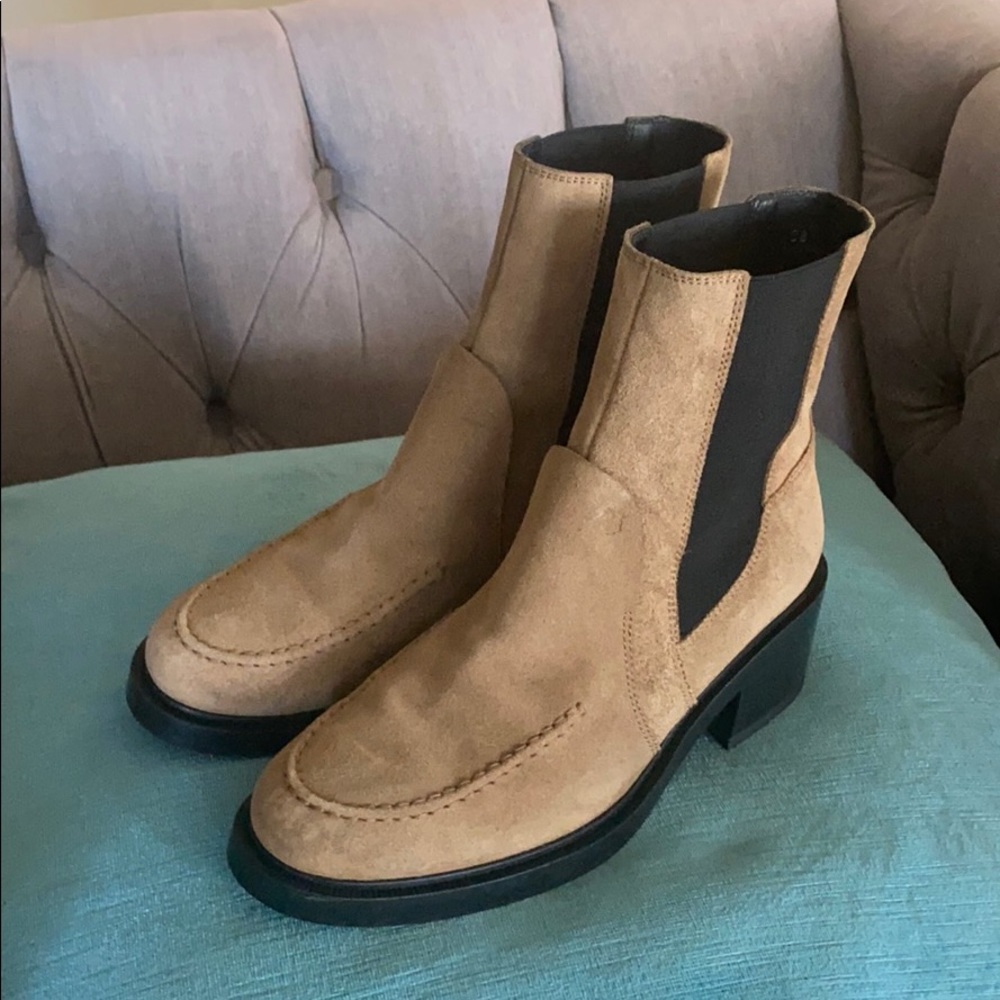 TOD’s tan ankle boot - Picture 2 of 9